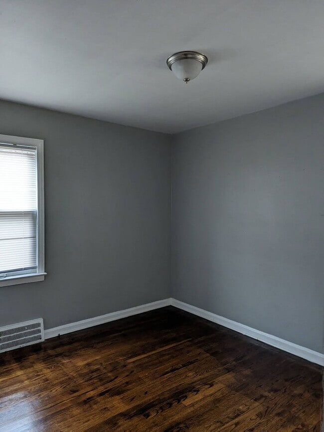 Building Photo - 12648 Mettetal St