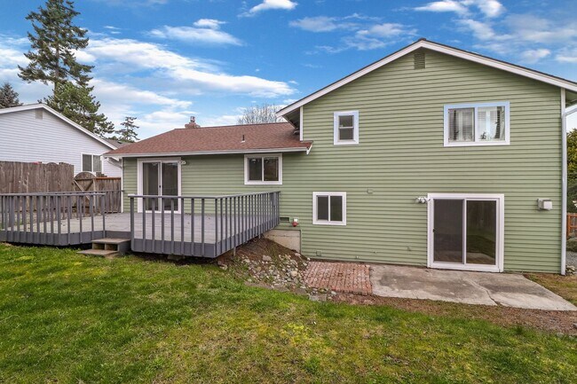 Building Photo - 3 Bed 2.5 Bath - Dog per Approval - Groups - Hillcrest - NAS Whidbey