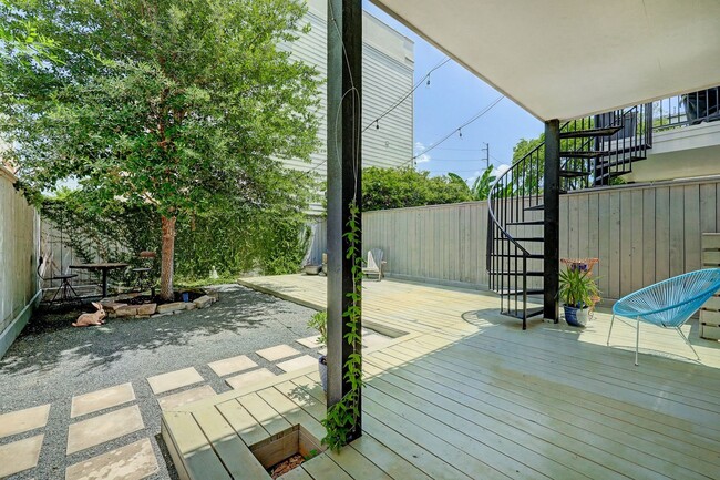 Building Photo - 2014 Crockett St