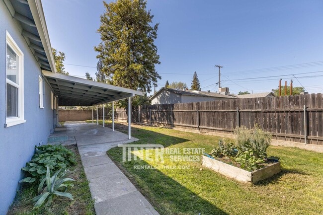 Building Photo - 2501 Laurence Ave