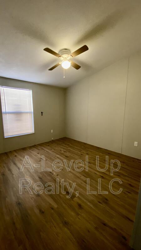Building Photo - 315 W Lee St