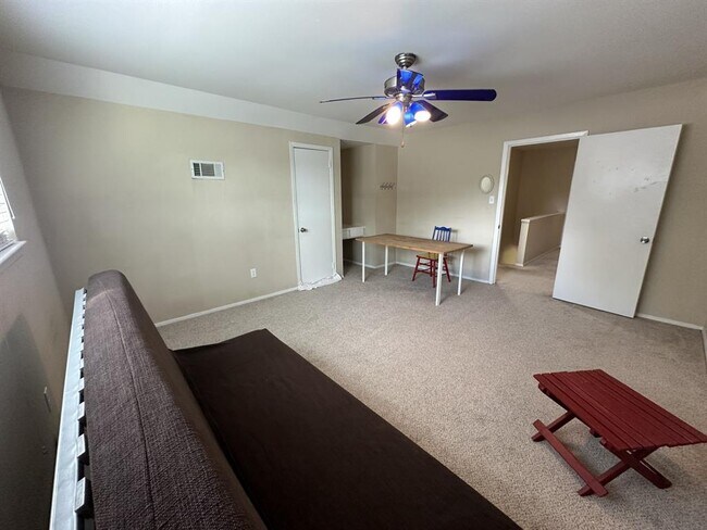 Building Photo - 15806 Torry Pines Rd