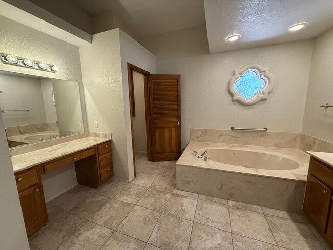Building Photo - Desirable Uptown Sedona In the Orchards 3 ...