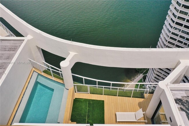 Building Photo - 4000 Island Blvd