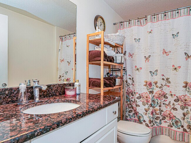 Building Photo - 5095 Fairways Cir