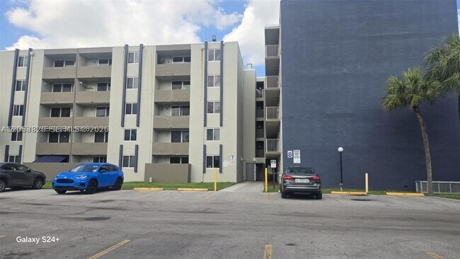 Building Photo - 10090 NW 80th Ct