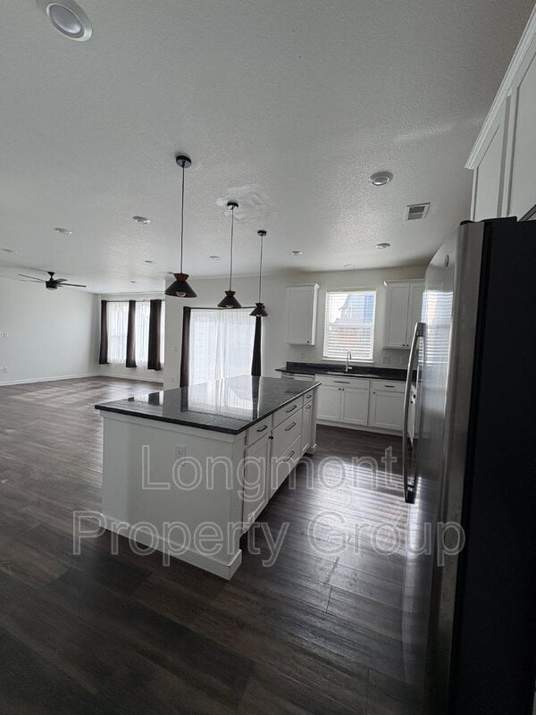 Building Photo - 3518 Sawtooth St