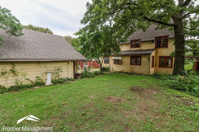 Building Photo - Beautiful and Unique 5 Bedroom Home