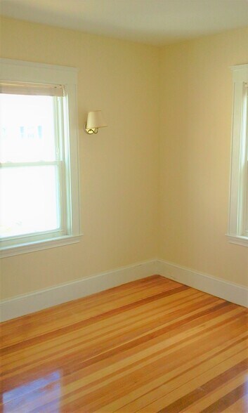 Bedroom - 30 Newbury Ave
