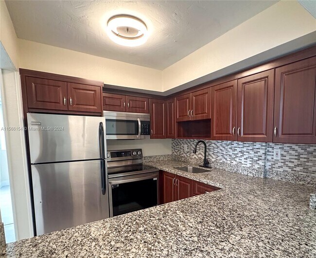 Building Photo - 2715 Tigertail Ave