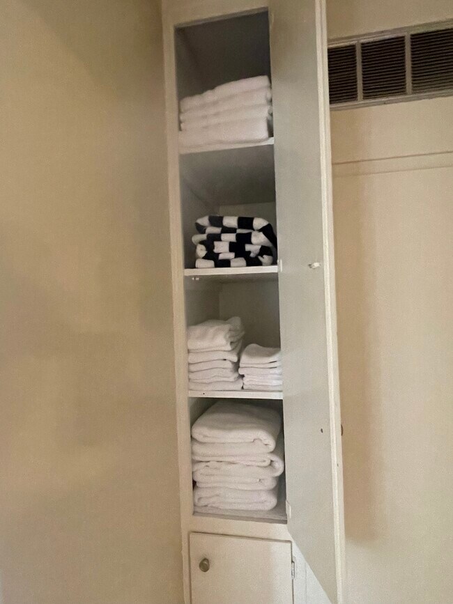 Hotel quality towels - 408 17th St