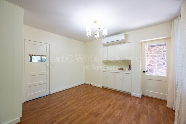 Building Photo - 205 Jinny Hill Rd