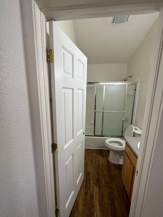 Building Photo - 994 14th St