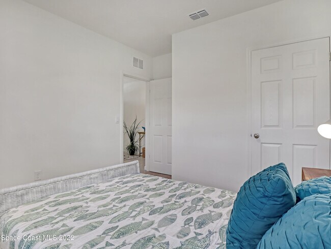 Building Photo - 7418 Tourmaline Dr