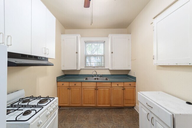 Building Photo - 1022 NW 3rd Ave