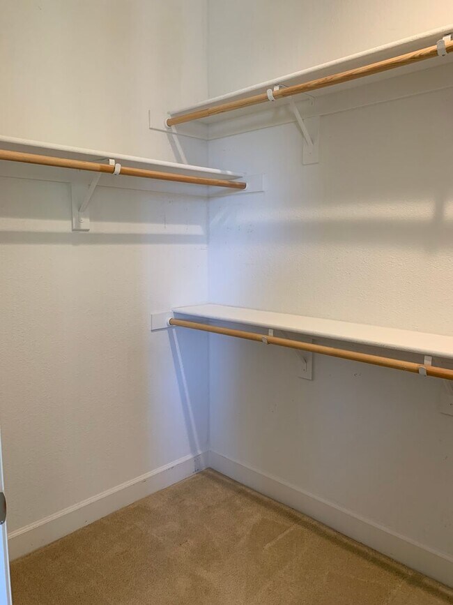 Building Photo - Nice 1 Bed 1 Bath upstairs apartment in the Cannery Neighborhood