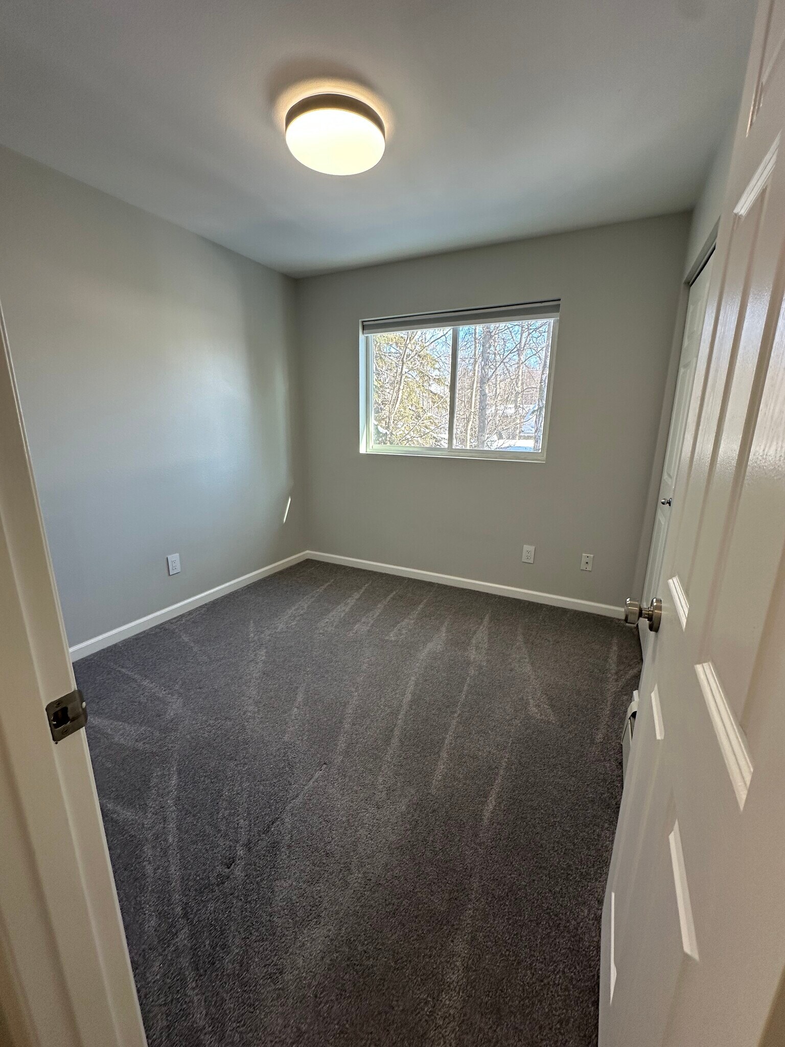 Building Photo - 1055 E Klatt Rd