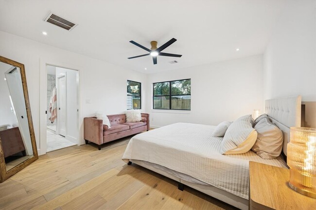 Building Photo - 1611 Ridgehaven Dr