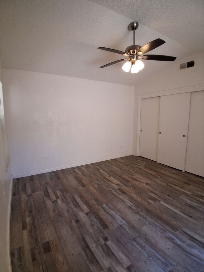 Building Photo - 2068 W Magill Ave
