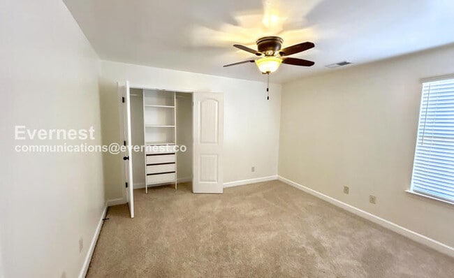 Building Photo - 281 Chapel Hill Trail