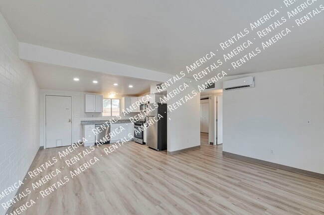 Building Photo - 3042 N Sparkman Blvd
