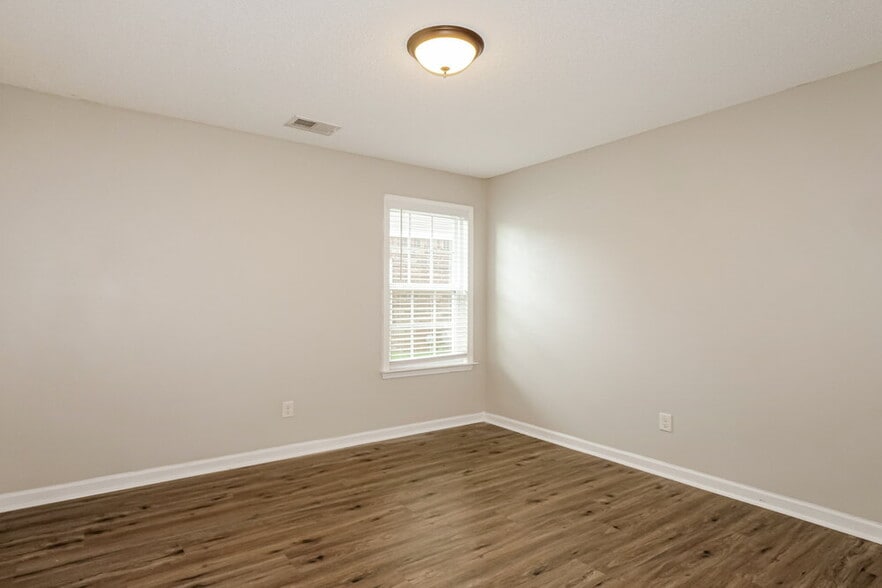 Building Photo - 7333 Green Ash Dr