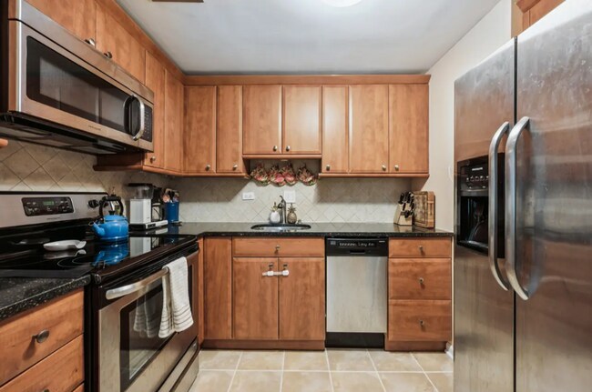 Building Photo - Prime Gold Coast Lovely 1BD/1BA