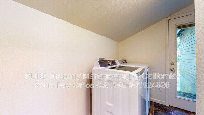 Building Photo - 17475 Summit Ave