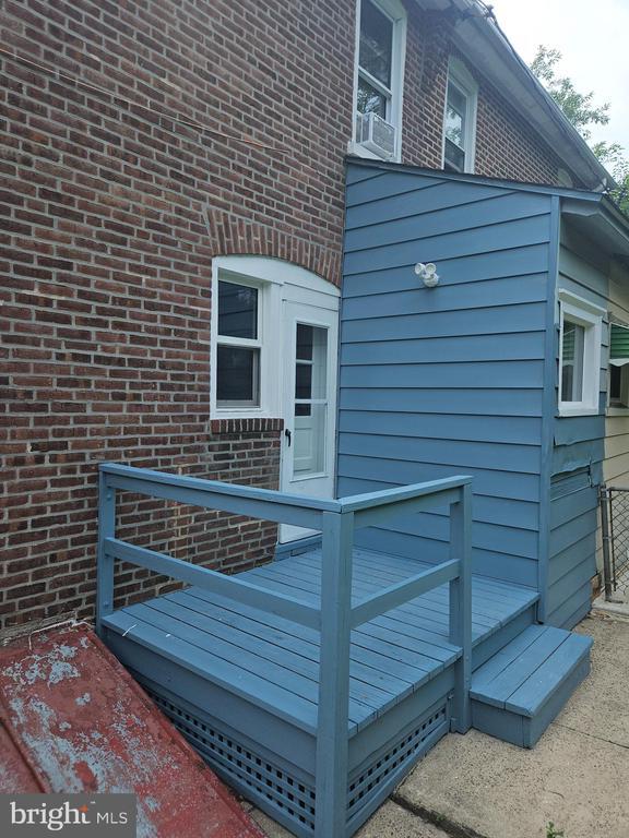 Building Photo - 609 Harrington St