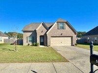 Building Photo - Now Lasing a 4 Bedroom 2.5 bath home in Ho...