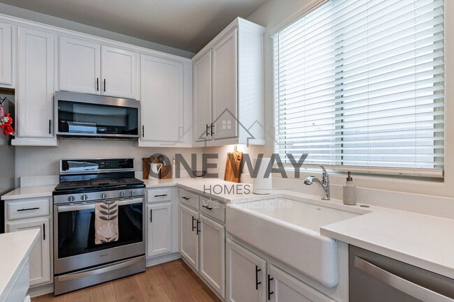 Building Photo - 5411 S Canyon Rim