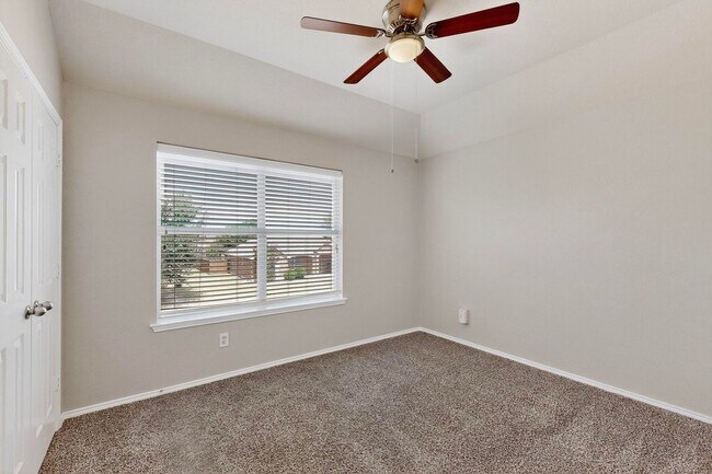 Building Photo - Great Home with Room To Grow in Southbrook!
