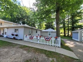 Building Photo - 1513 East Dr