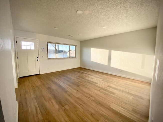 Building Photo - 3051 Hazel Ave