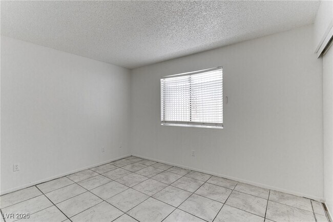 Building Photo - 312 E Tonopah Ave