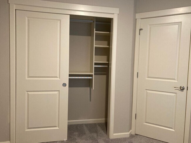 Building Photo - Beautiful Newer Home in Tigard