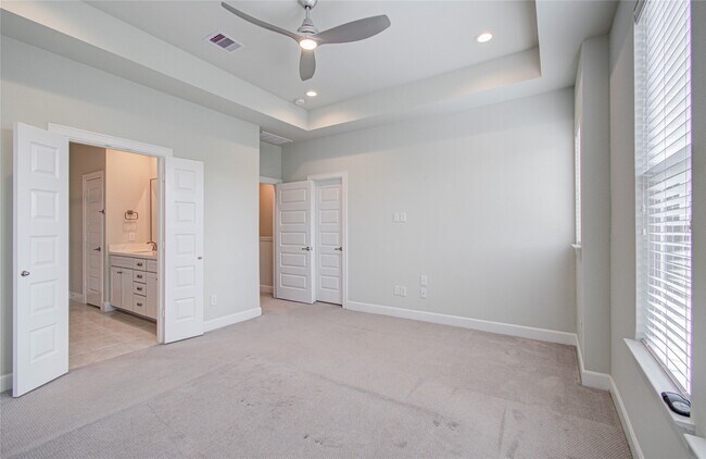 Building Photo - 2818 Grand Fountains Dr