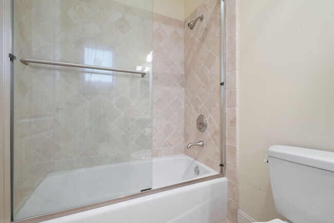 2nd bath - 108 S El Molino Ave