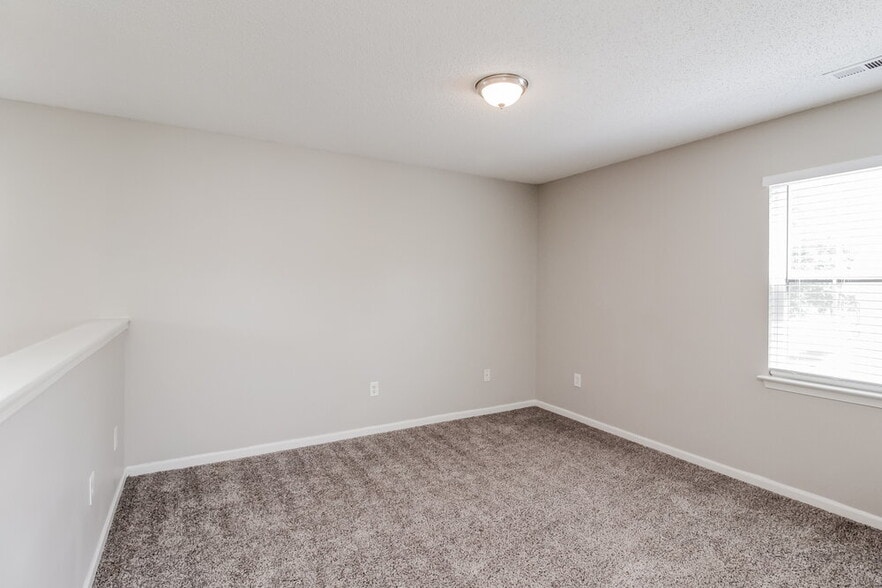 Building Photo - 6822 Chieftain Dr