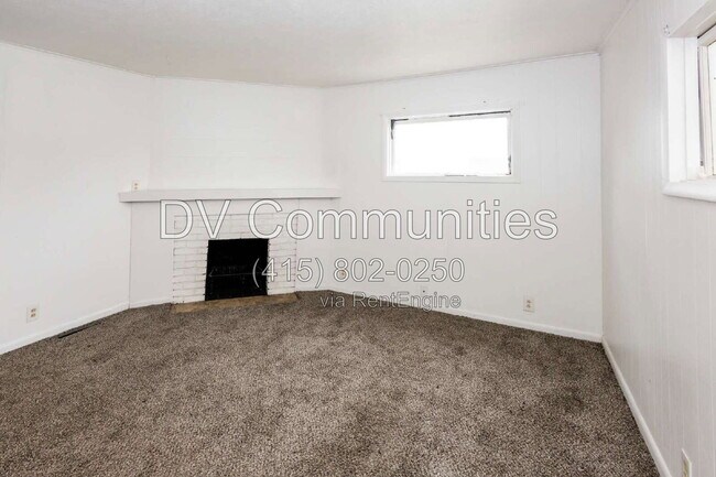 Building Photo - 54 E 220th St