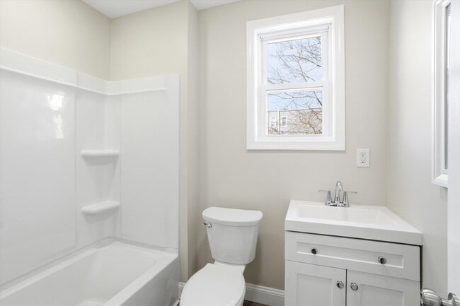 Building Photo - 254 Auburn St