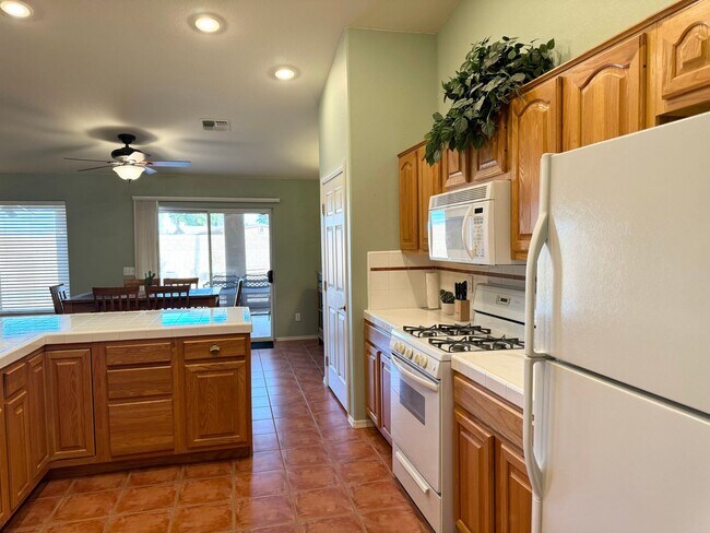 Building Photo - Spacious 3-Bedroom Home with RV Parking & Boat-Deep Garage