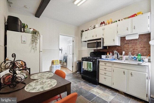 Building Photo - 3215 Hamilton St