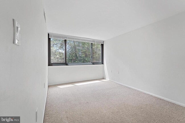 Building Photo - 4420 Briarwood Ct N