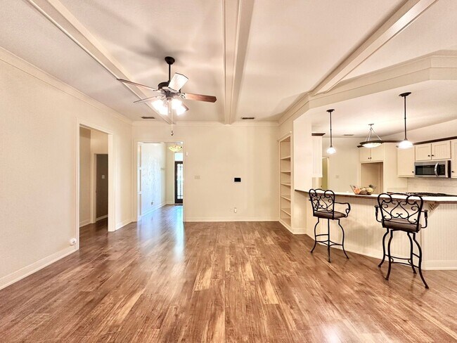 Building Photo - Tour Today! Show Stopping Home in Flint!