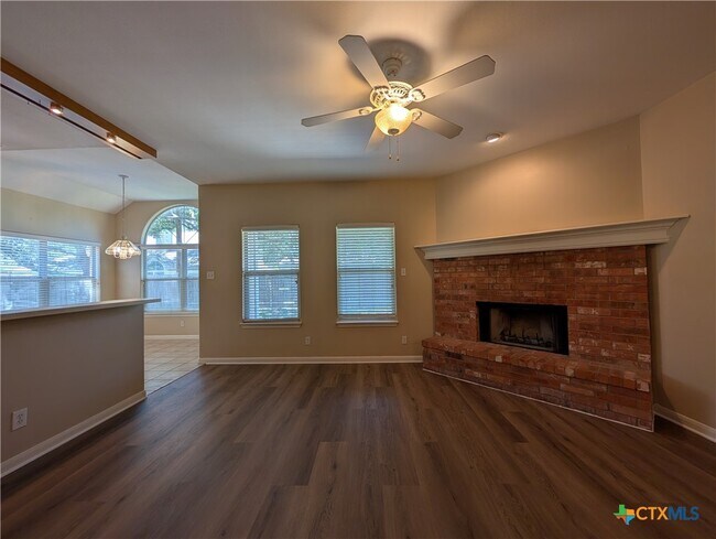 Building Photo - 947 River Rock