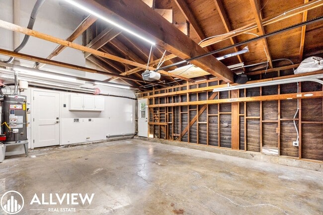 Building Photo - Welcome to this stunning 5-bedroom, 4-bath...
