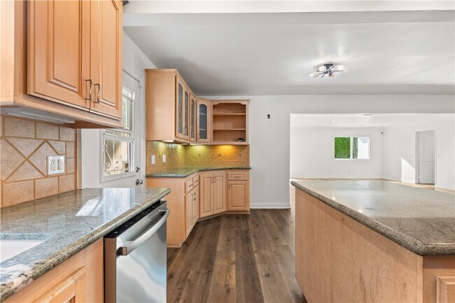 Building Photo - 6515 Kenwater Ave