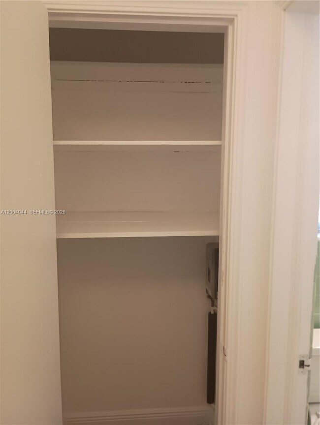 Building Photo - 545 74