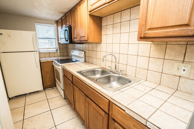 Building Photo - 8707 N Mandarine Pl
